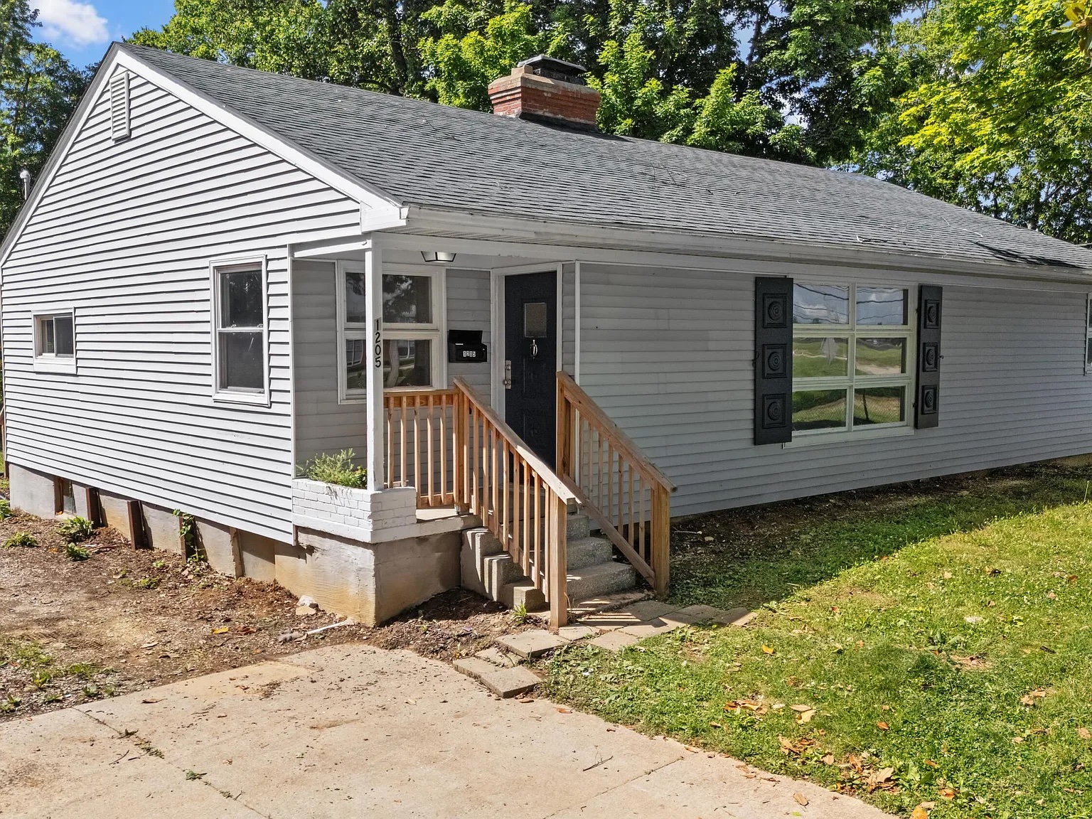 1205 Louisville Rd - 1